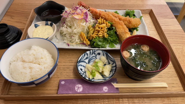 かるまるサウナ飯｜大エビフライ定食 1,580円