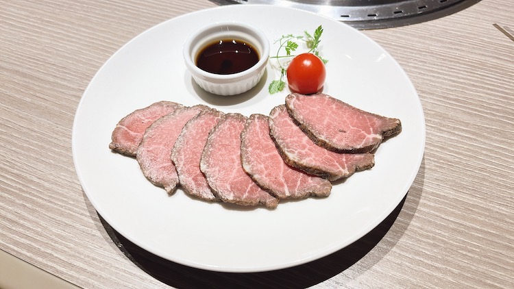 熊野牛肉刺し｜カンデオホテルズ南海和歌山の外飯