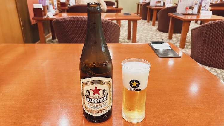 サッポロラガービール赤星中瓶｜サウナ&カプセル フジのレストラン