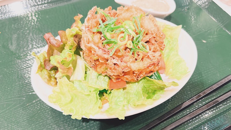 野菜かきあげサラダ｜神戸サウナ&スパのレストラン