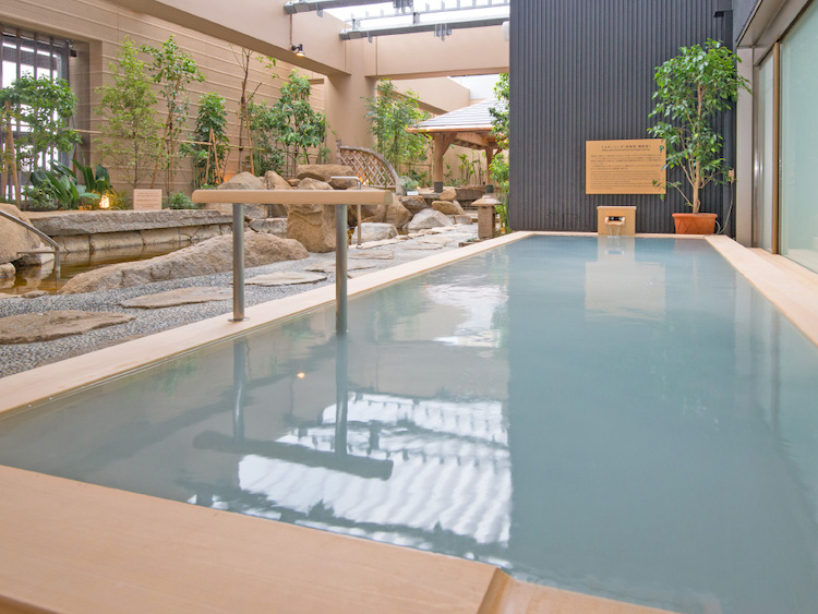 外気浴の雰囲気｜東京ドーム天然温泉 スパラクーア