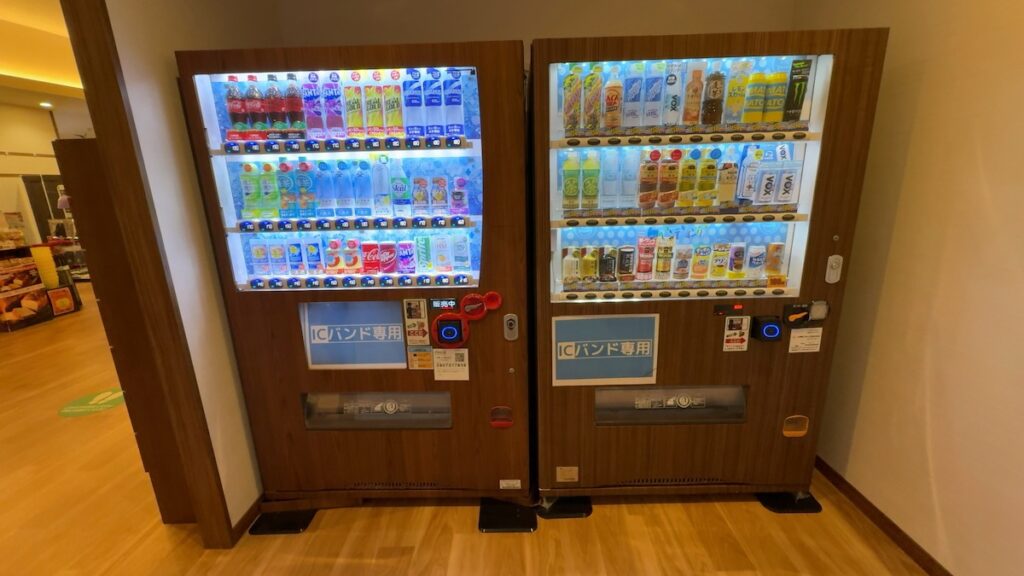 自動販売機（フロント付近）｜天然温泉 湯〜ねる